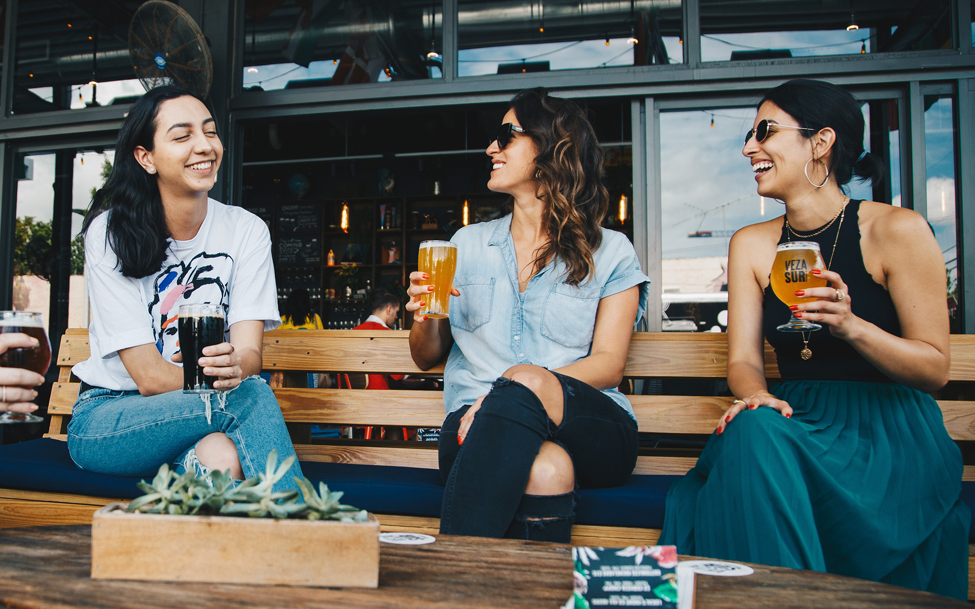 DJ Musik Abo Hintergrundmusik Locationmusik Musik zum Essen Event DJ Bochum Essen Köln Düsseldorf Dortmund Duisburg DJ Münster